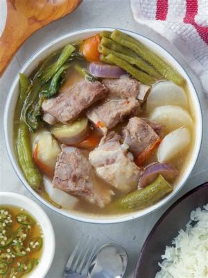  Sinigang na Baboy! A Soul-Warming Symphony of Sour and Savory Flavors