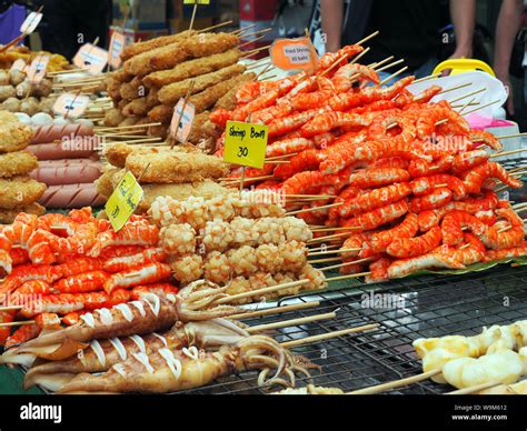  까오 파드 끌리?! 톡쏘는 매운맛과 달콤한 땅콩소스의 조화가 환상적인 이사안의 길거리 음식